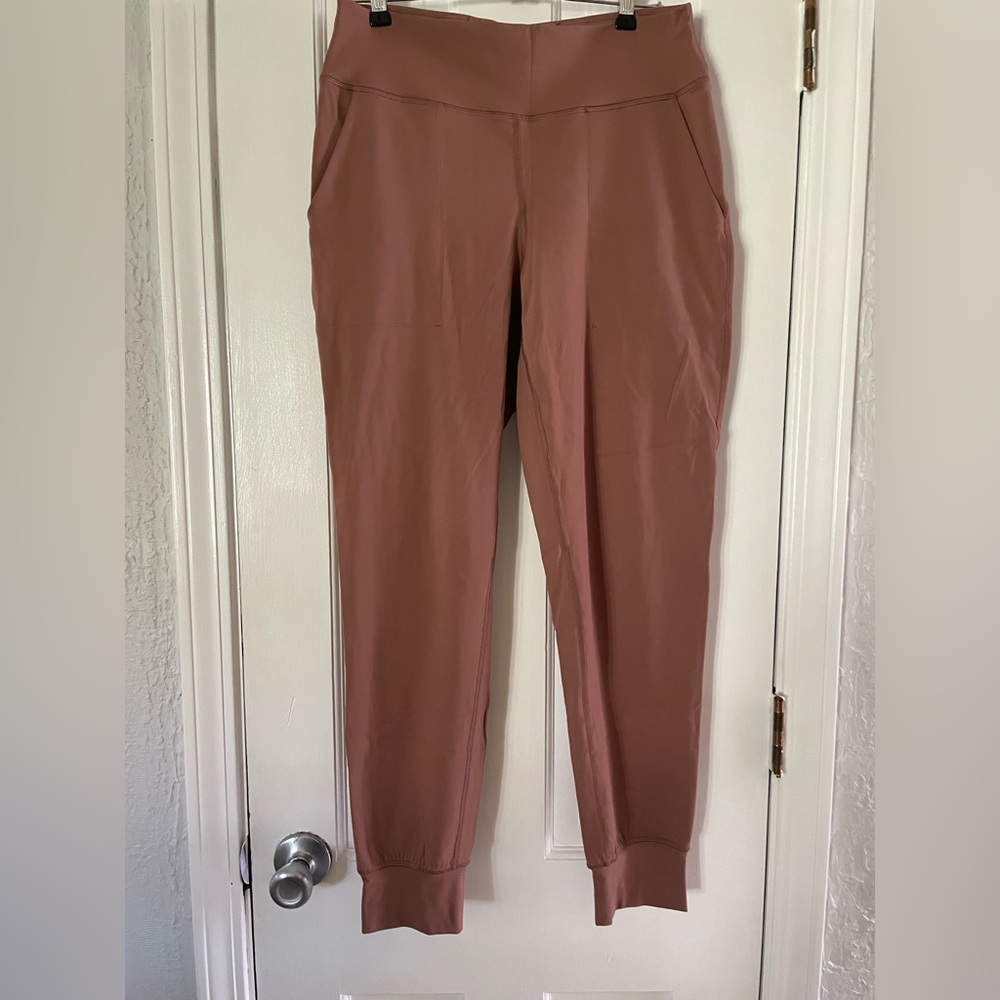 Savvi Noor Joggers in Clay EUC